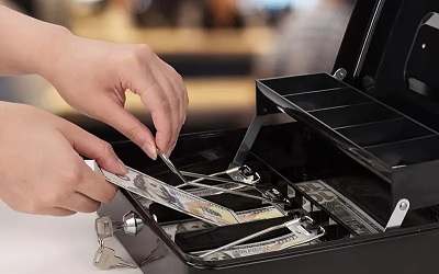 Magas házi pénztár érték: mit jelent, hogyan kezeljük és mit vizsgálhat a NAV?